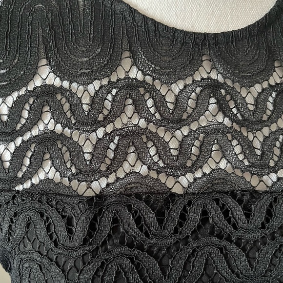 Trina Trina Turk Mai Tai Flutter Sleeve Lace Mini Little Black Dress Size 12 NWT - Picture 10 of 11